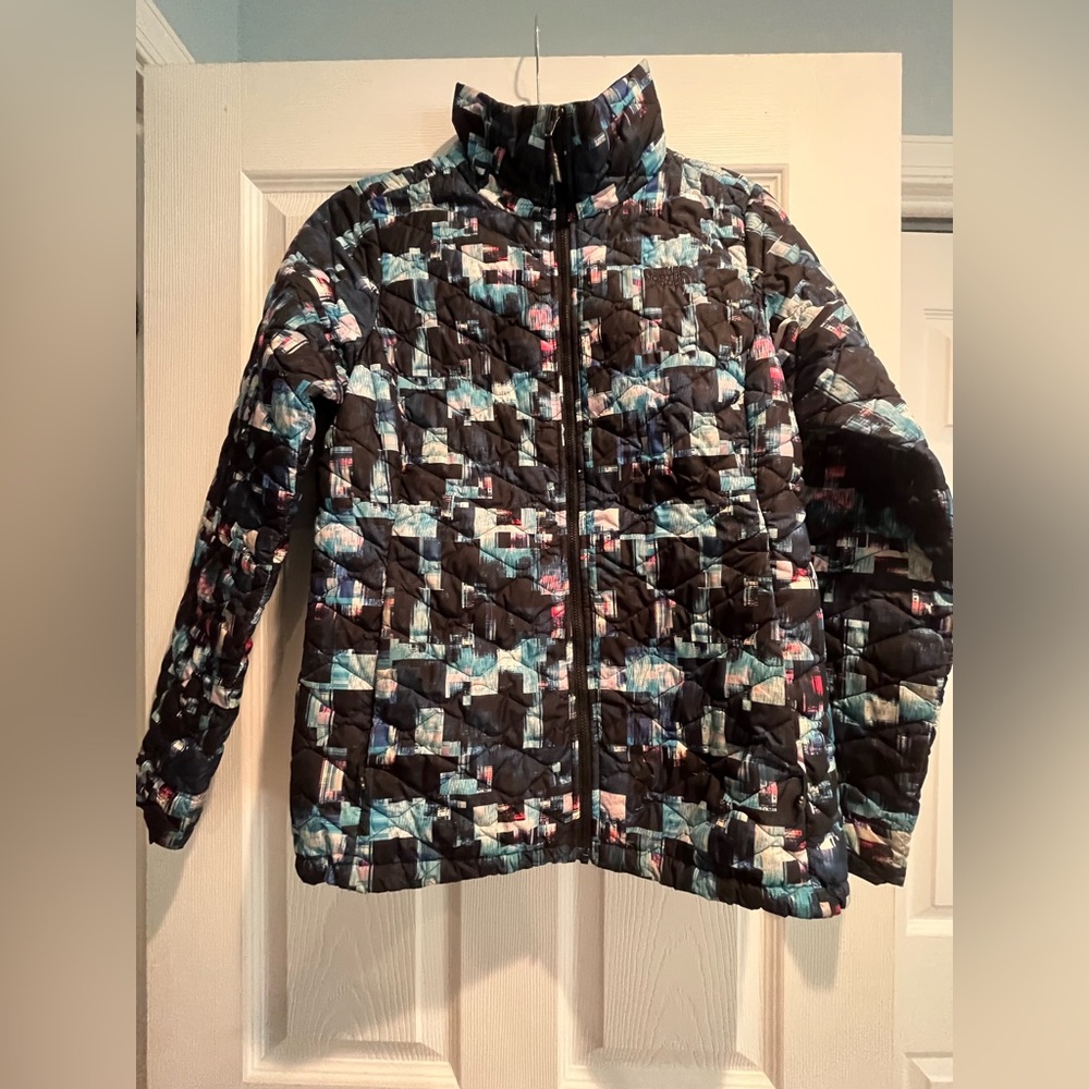 Women’s medium light weight North Face jacket size medium